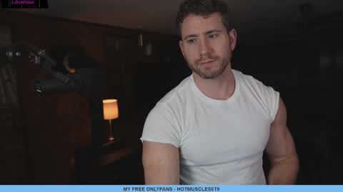 Snapshot of hotmuscles6t9 chatting on February 24, 5:11 am hotmuscles6t9 online show from February 24, 5:11 am