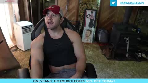 Snapshot of hotmuscles6t9 chatting on October 7, 3:08 pm hotmuscles6t9 online show from October 7, 3:08 pm