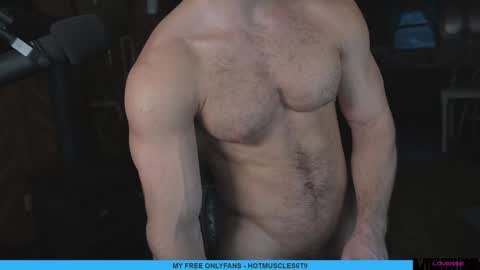 Snapshot of hotmuscles6t9 chatting on February 7, 11:45 pm hotmuscles6t9 online show from February 7, 11:45 pm