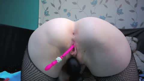 Snapshot of hotnicolle10 chatting on October 19, 10:31 am Nicolle online show from October 19, 10:31 am