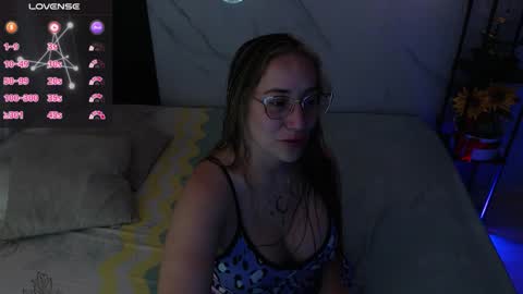 Sussy Bloom  online show from January 6, 5:33 am