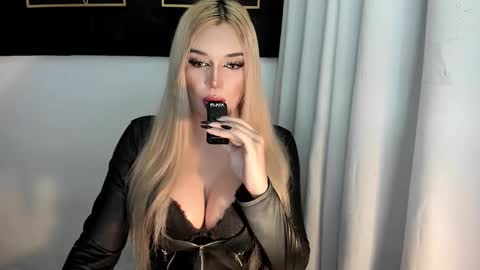 Snapshot of hotstellacumxxx chatting on October 20, 5:56 am STELLA online show from October 20, 5:56 am