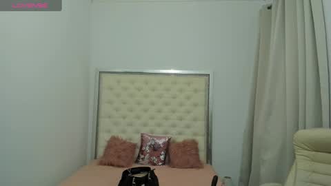 Snapshot of hott_eryka chatting on September 19, 10:41 am Eryka online show from September 19, 10:41 am