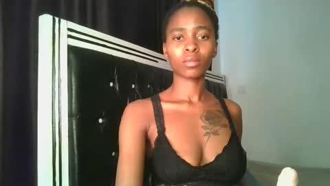 hottie_mistie online show from May 22, 10:22 am