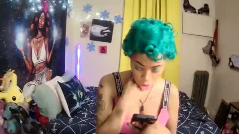 Snapshot of hottiefreckles chatting on December 19, 10:56 am Tokyodagoddess online show from December 19, 10:56 am