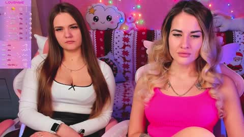 Snapshot of hotty_girls_here chatting on January 26, 6:28 am Ivanna and Jessica online show from January 26, 6:28 am