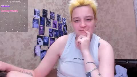 Snapshot of hotty_linn chatting on October 4, 6:06 pm Linn online show from October 4, 6:06 pm