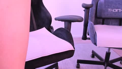 Nessie and Jessie online show from January 13, 10:03 am