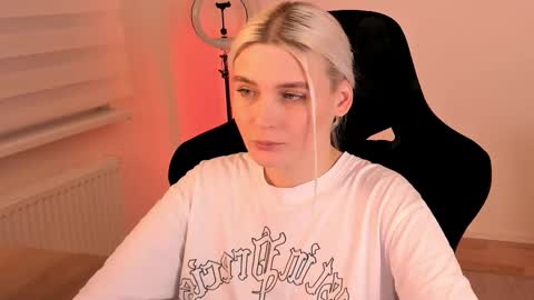 Nessie and Jessie online show from February 22, 3:36 pm