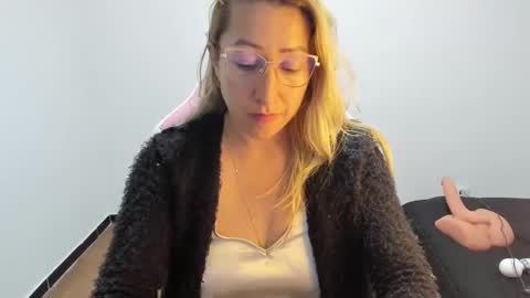 hottychrystal online show from January 7, 12:59 am