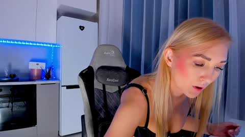 Snapshot of hotyplays chatting on February 2, 5:59 pm Susan online show from February 2, 5:59 pm