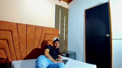 howar_01 online show from October 27, 9:15 pm