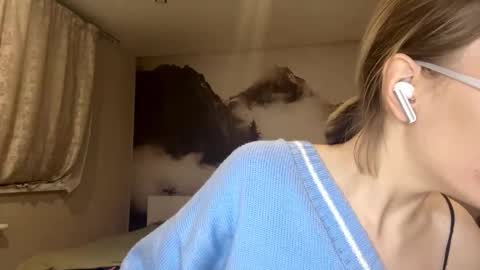 Chloe online show from December 19, 2:34 pm