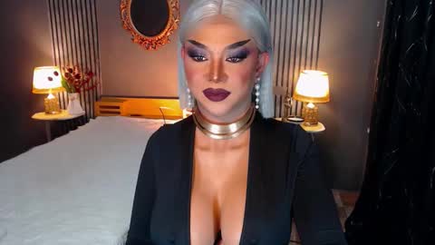 Christine online show from October 14, 8:12 pm