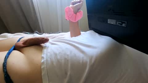 Snapshot of hugecumshots1 chatting on September 11, 10:44 pm HugeCumshots online show from September 11, 10:44 pm
