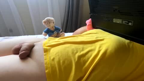 Snapshot of hugecumshots1 chatting on September 10, 10:33 pm HugeCumshots online show from September 10, 10:33 pm