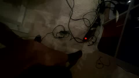 hugewhitecockboy online show from May 17, 10:41 pm