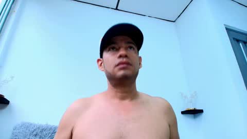 hugo_bighot online show from December 6, 12:11 pm