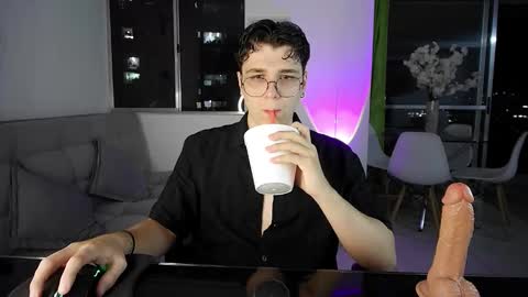 Snapshot of hun_damer chatting on October 3, 2:32 am hun_damer online show from October 3, 2:32 am