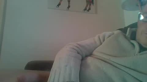 Snapshot of hung69foryou chatting on December 3, 9:17 am hung69foryou online show from December 3, 9:17 am