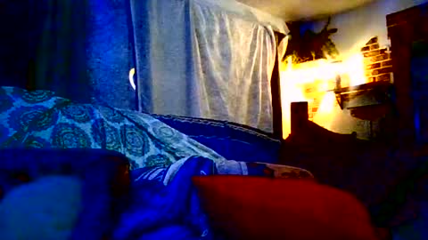 hungherowithoutacape online show from August 7, 12:36 pm