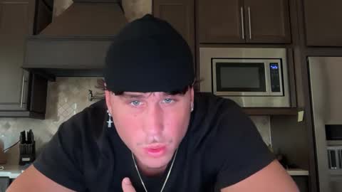Snapshot of hungkingg22 chatting on October 6, 4:25 pm hungkingg22 online show from October 6, 4:25 pm