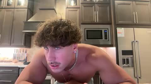 hungkingg22 online show from May 12, 4:05 pm