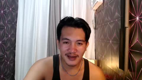 hunkylloyd online show from December 28, 6:29 pm