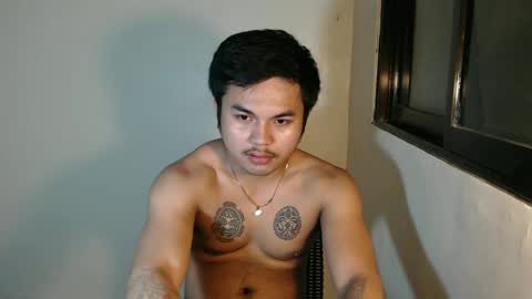 Snapshot of hunkyzeus chatting on January 4, 9:10 am hunkyzeus online show from January 4, 9:10 am