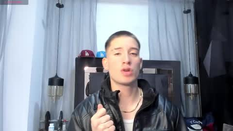 hunterheat_ online show from April 28, 11:58 am