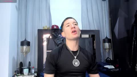 hunterheat_ online show from April 19, 11:55 am