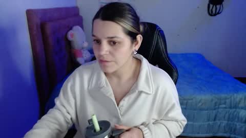 Snapshot of hyun22148625 chatting on September 25, 2:40 am Hello Im Julieta Im 25 years old and I love being here. Thank you for visiting my living room. The only rule is that you hap online show from September 25, 2:40 am
