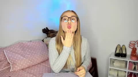 Hyun Joo online show from February 4, 8:57 pm