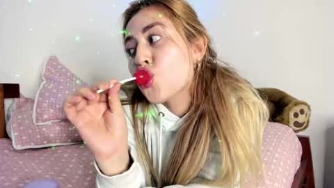 Hyun Joo online show from March 12, 1:42 am