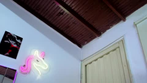 kelvis online show from April 1, 8:59 am