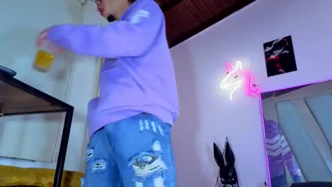 kelvis online show from January 8, 7:36 am