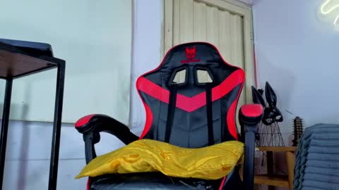 kelvis online show from March 31, 8:48 am