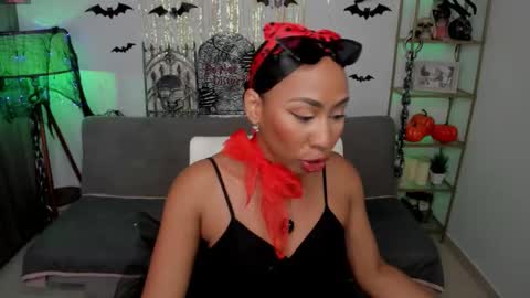 Snapshot of i_lulu chatting on October 31, 11:05 pm Lul online show from October 31, 11:05 pm