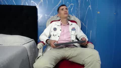 Iam Smith  online show from February 10, 3:31 am