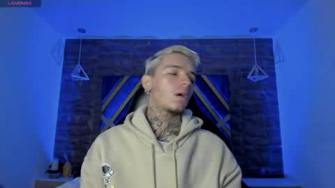 IAN CASTILLO online show from February 16, 11:19 am