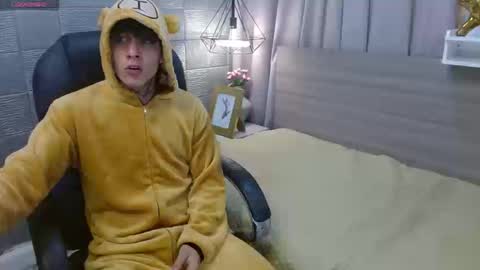 Snapshot of iancute_ chatting on September 8, 9:47 pm ian online show from September 8, 9:47 pm