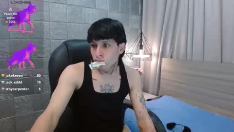Snapshot of iancute_ chatting on October 18, 12:37 am ian online show from October 18, 12:37 am