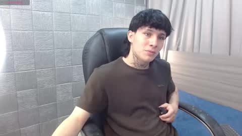 Snapshot of iancute_ chatting on October 14, 12:13 am ian online show from October 14, 12:13 am