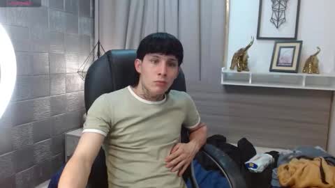 Snapshot of iancute_ chatting on October 12, 12:03 am ian online show from October 12, 12:03 am