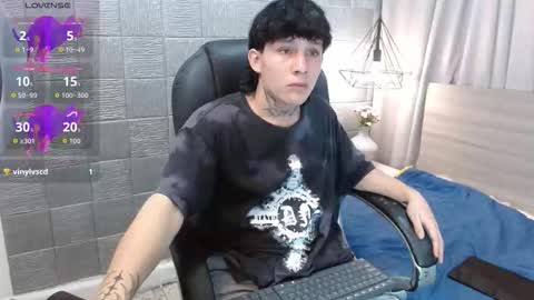 Snapshot of iancute_ chatting on October 17, 12:36 am ian online show from October 17, 12:36 am