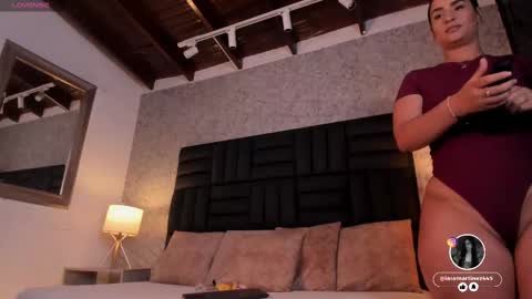 Snapshot of iara_martinez chatting on October 2, 1:32 pm I A R A online show from October 2, 1:32 pm