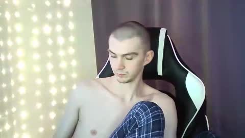 MAX online show from January 30, 7:15 pm