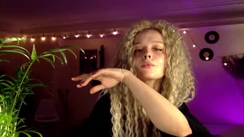 Nina online show from January 7, 11:43 pm