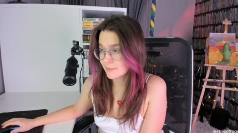 Snapshot of icefroq chatting on January 31, 9:59 pm Julia online show from January 31, 9:59 pm