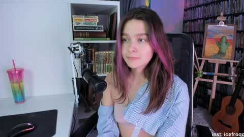 Snapshot of icefroq chatting on December 4, 9:40 pm Julia online show from December 4, 9:40 pm